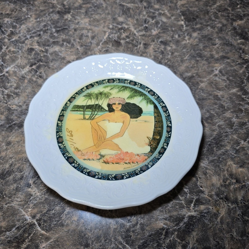 Signed Diana Hansen Young Collectible‎ Plate